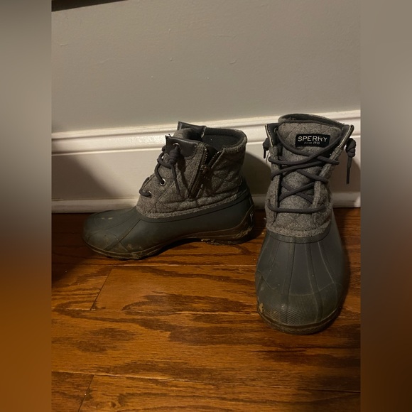 rain boots - Picture 2 of 3